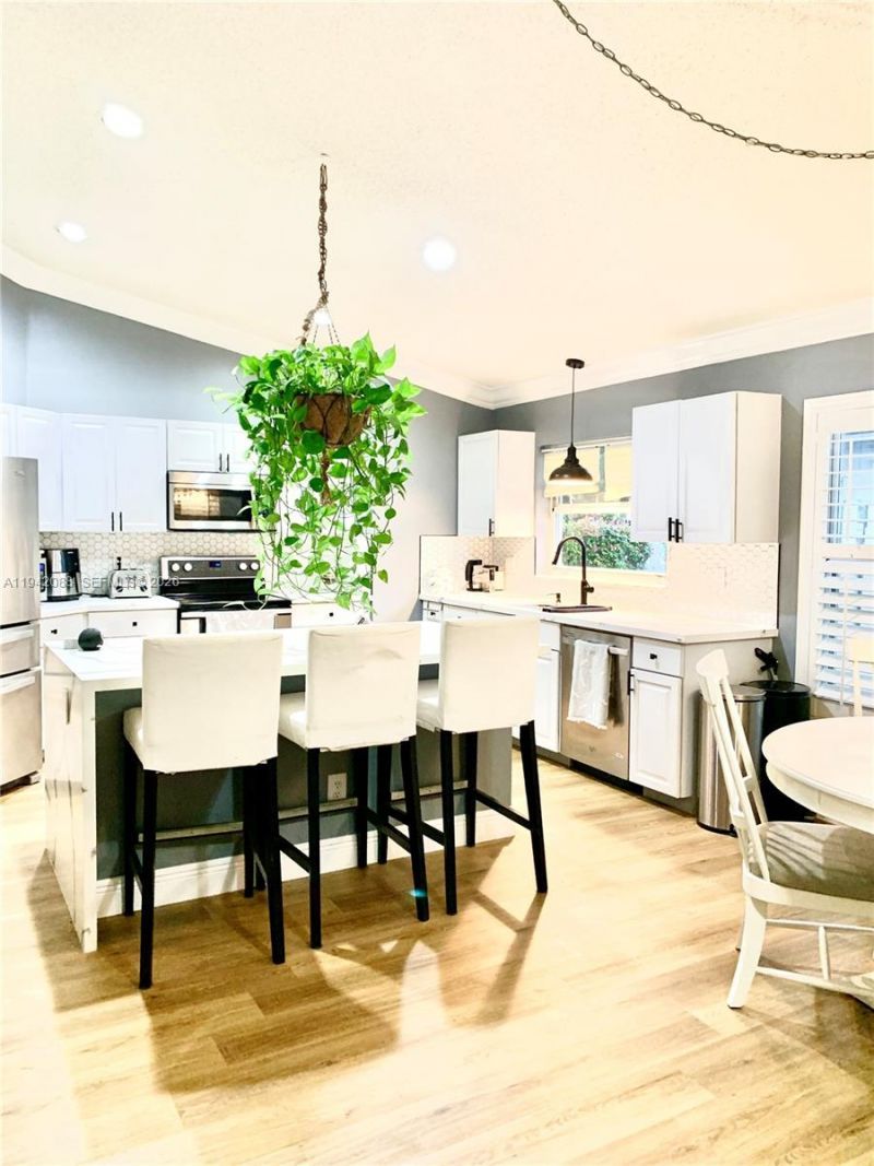 13080 NW 8th Ct, Sunrise, FL 33325 Photo