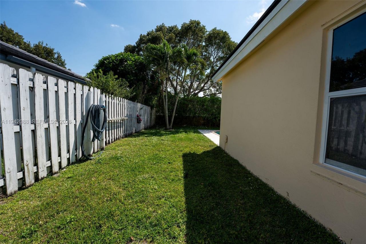 13080 NW 8th Ct, Sunrise, FL 33325 Photo