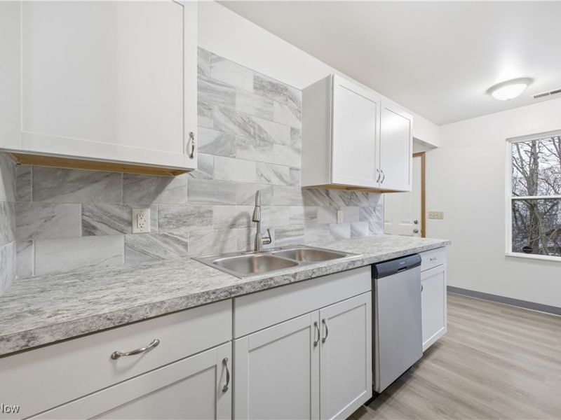 127 Blackburn Street, Campbell, OH 44405 Photo 9