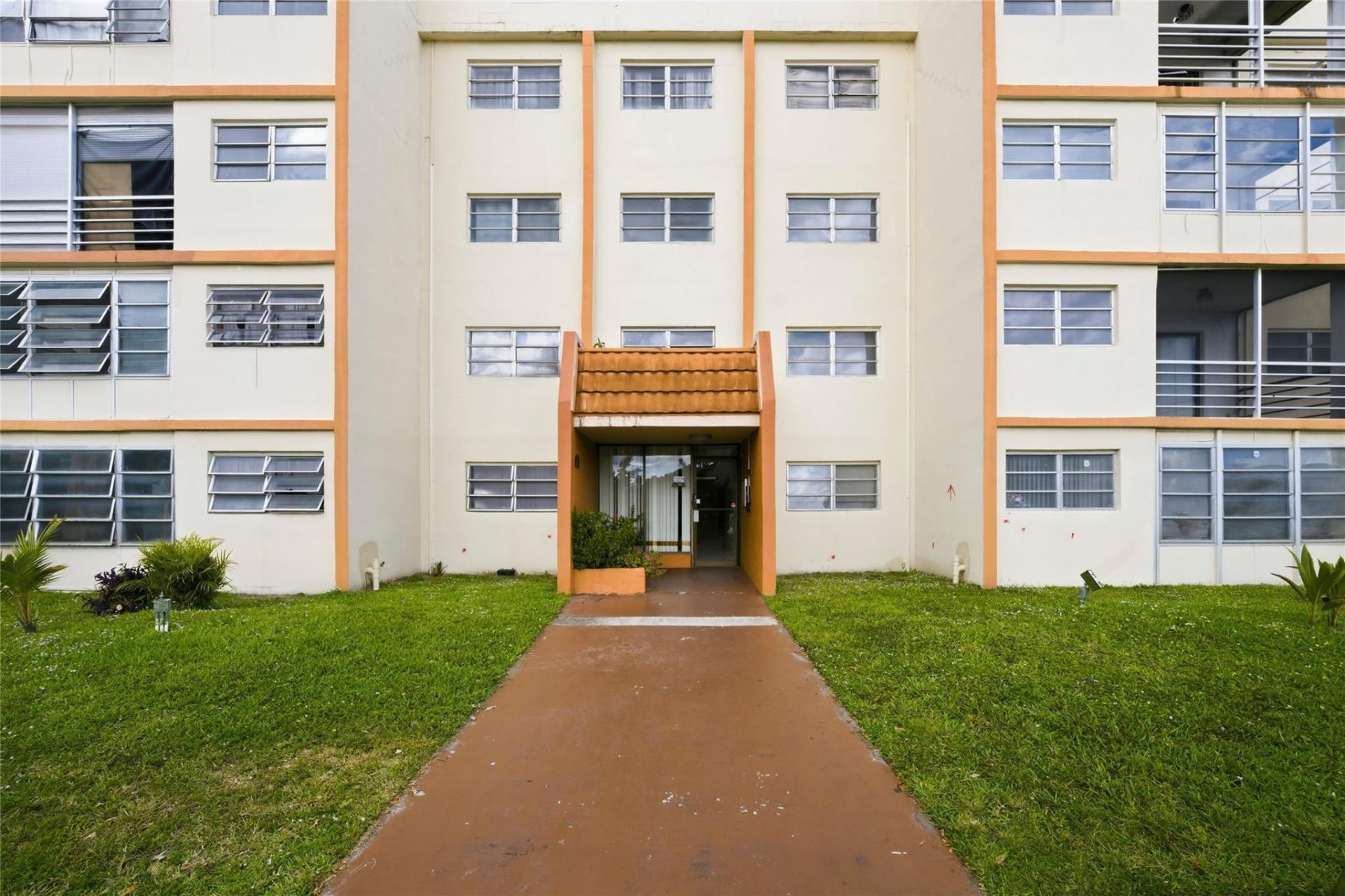 2201 NW 41st Avenue, Unit 209, Lauderhill, FL 33313 Photo