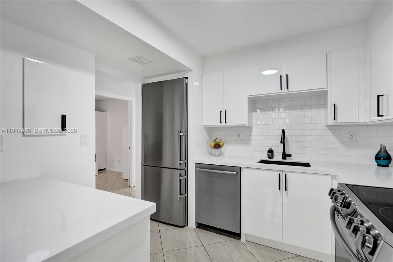 1849 S Ocean Dr, Unit 408, Hallandale Beach, FL 33009 Photo