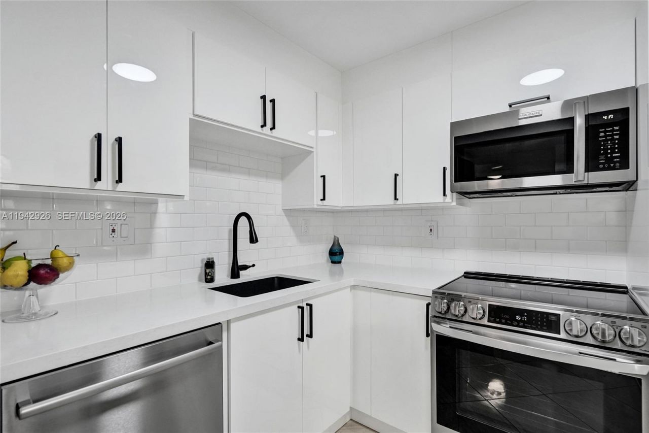 1849 S Ocean Dr, Unit 408, Hallandale Beach, FL 33009 Photo