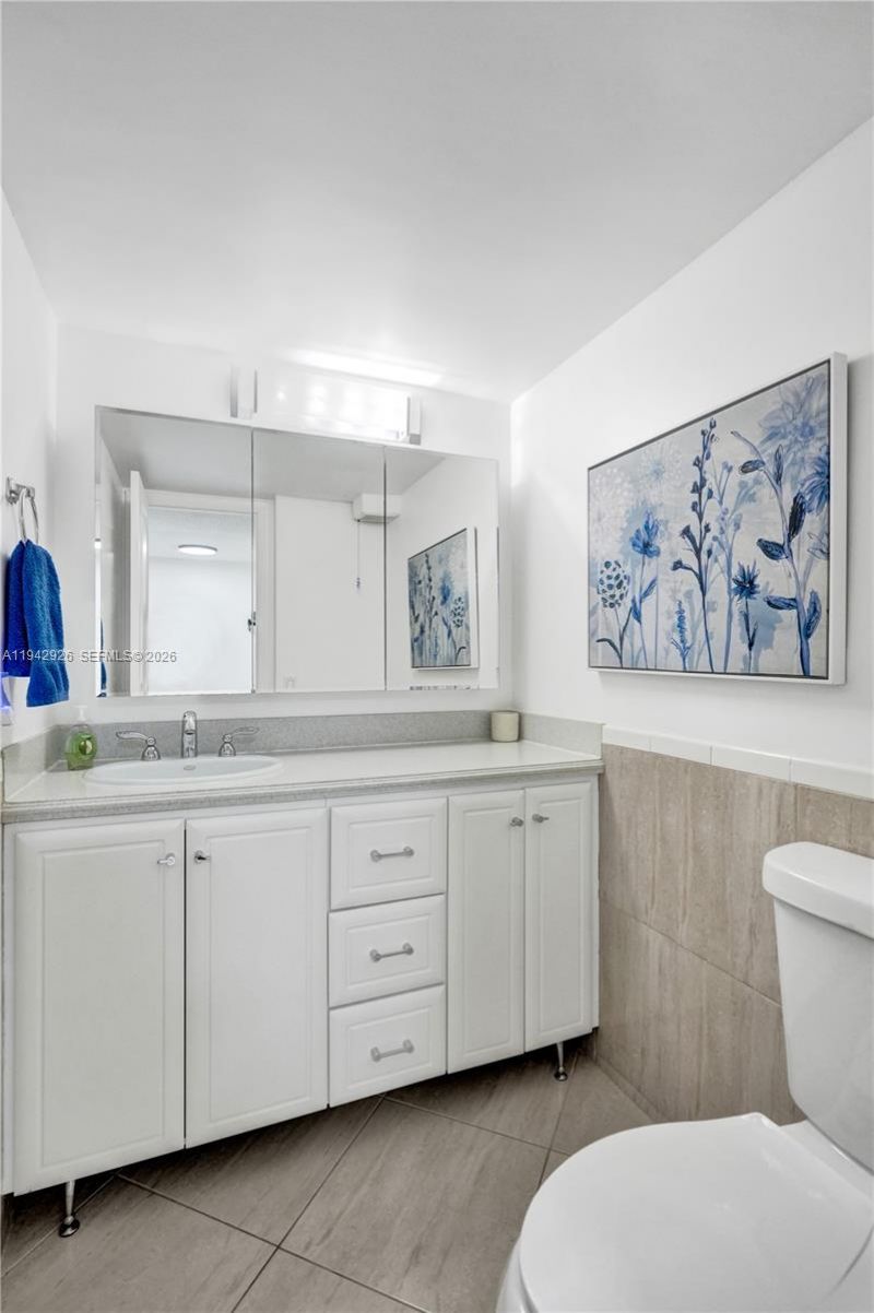 1849 S Ocean Dr, Unit 408, Hallandale Beach, FL 33009 Photo