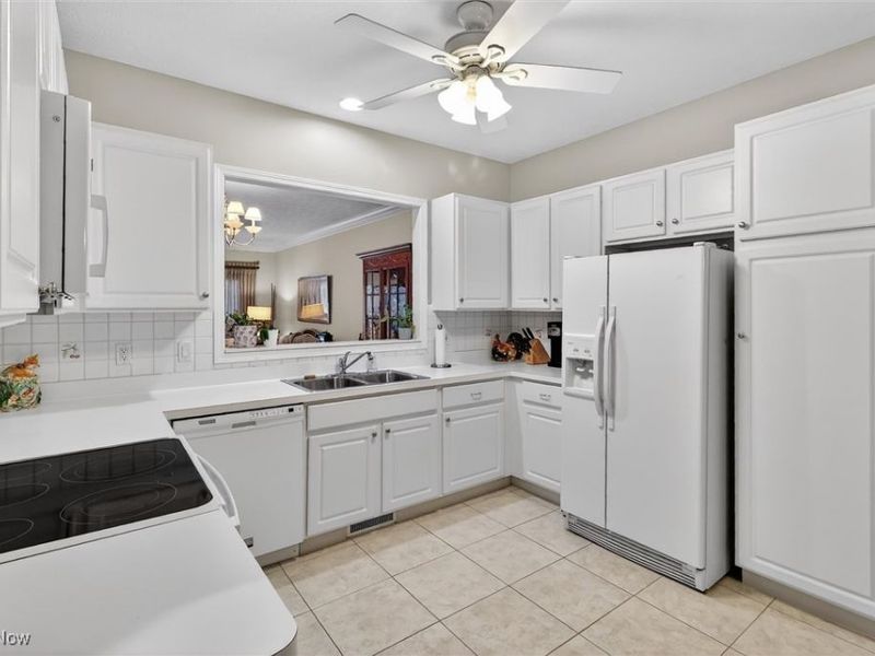 6873 Savannah Drive, North Ridgeville, OH 44039 Photo 10