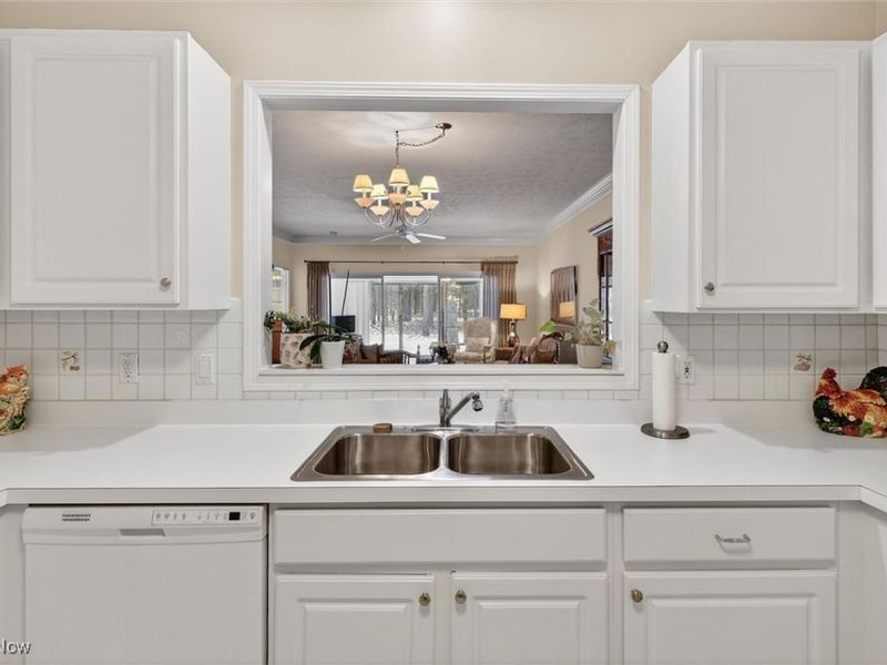 6873 Savannah Drive, North Ridgeville, OH 44039 Photo 8