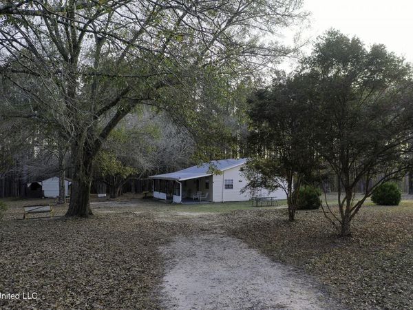 627 Magnolia Road, Lumberton, MS 39455
