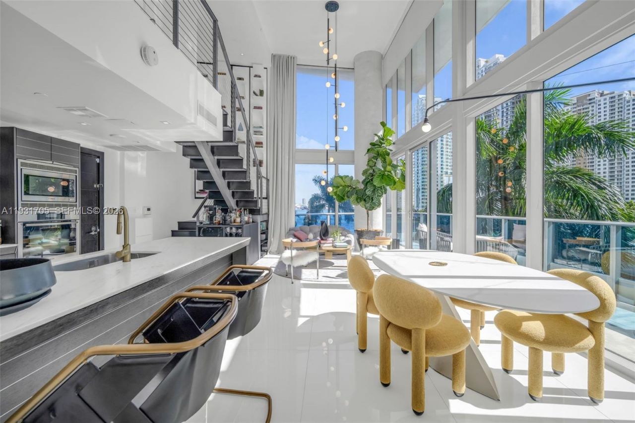 200 Biscayne Boulevard Way, Unit 309, Miami, FL 33131 Photo