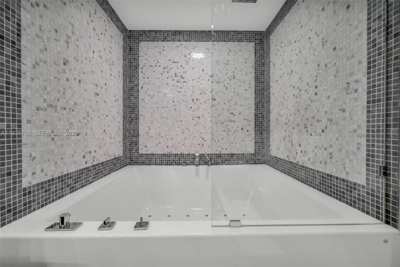 200 Biscayne Boulevard Way, Unit 309, Miami, FL 33131 Photo