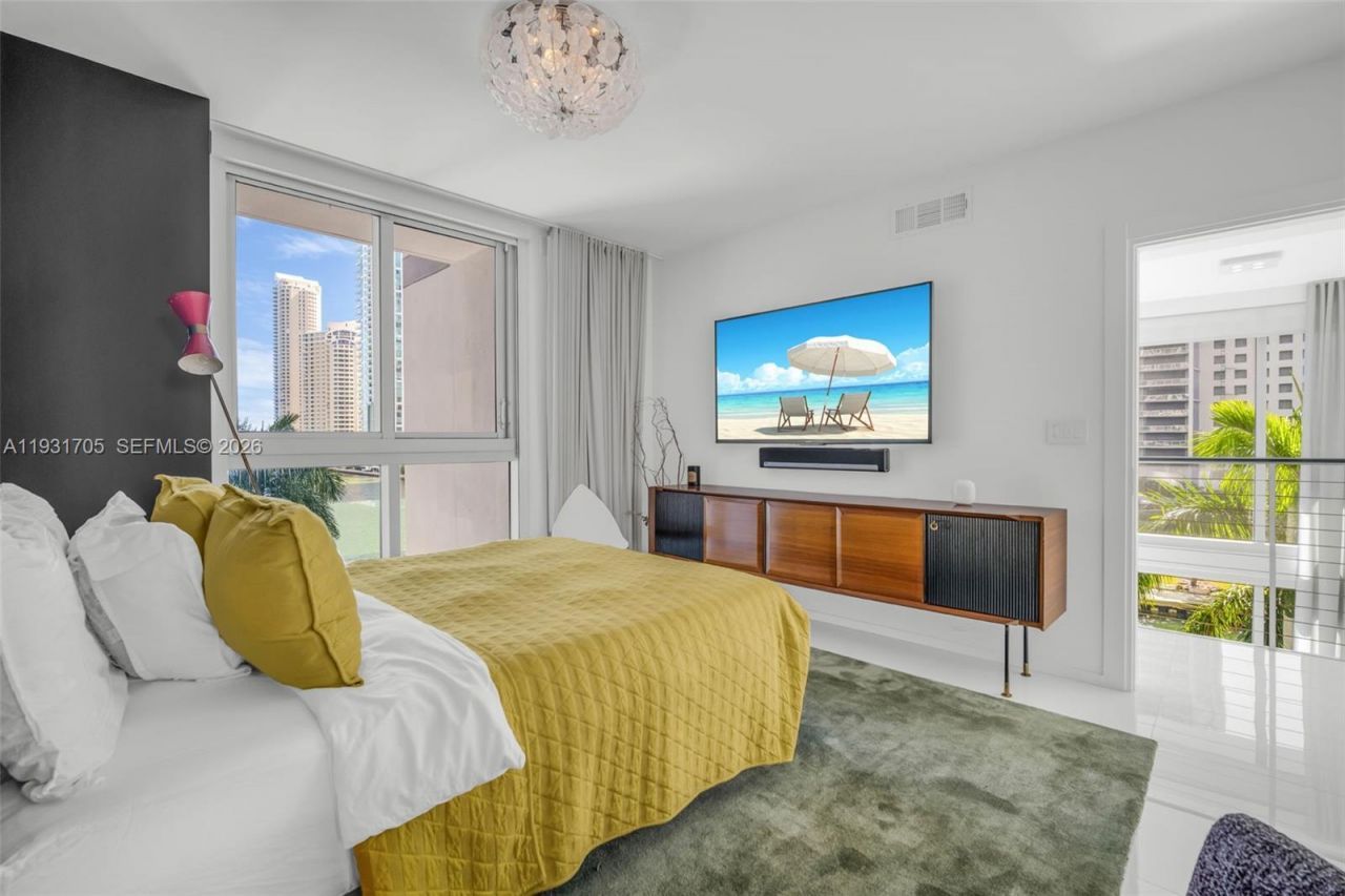 200 Biscayne Boulevard Way, Unit 309, Miami, FL 33131 Photo