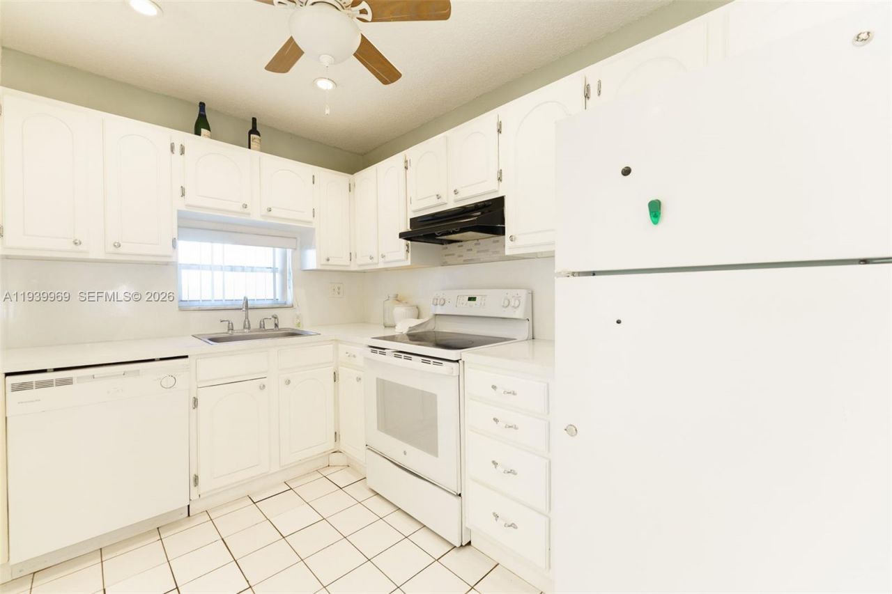 Please Call For Address, Unit 309, Pembroke Pines, FL 33025 Photo