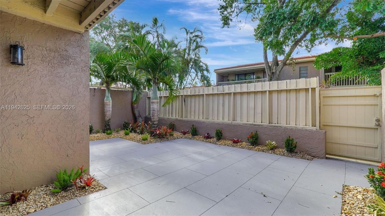 205 Dunwoody Ln , Unit 17-85, Hollywood, FL 33021 Photo