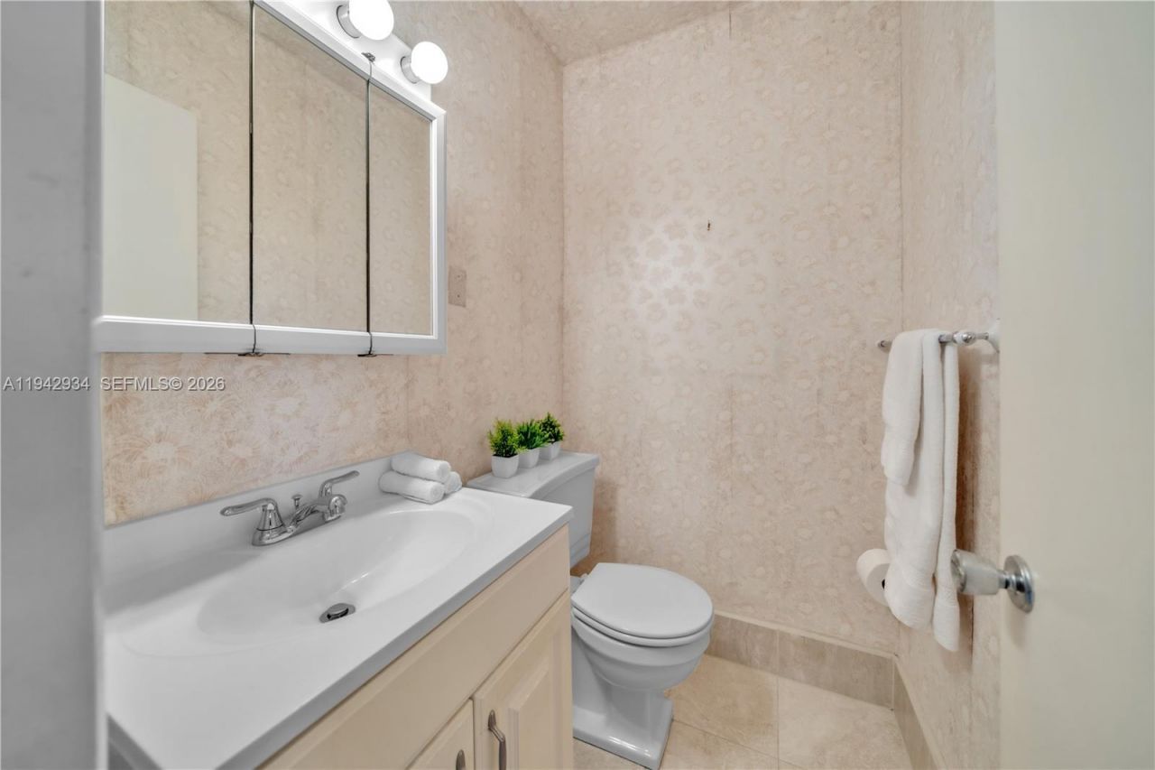 2400 S Ocean Dr, Unit 302, Hollywood, FL 33019 Photo