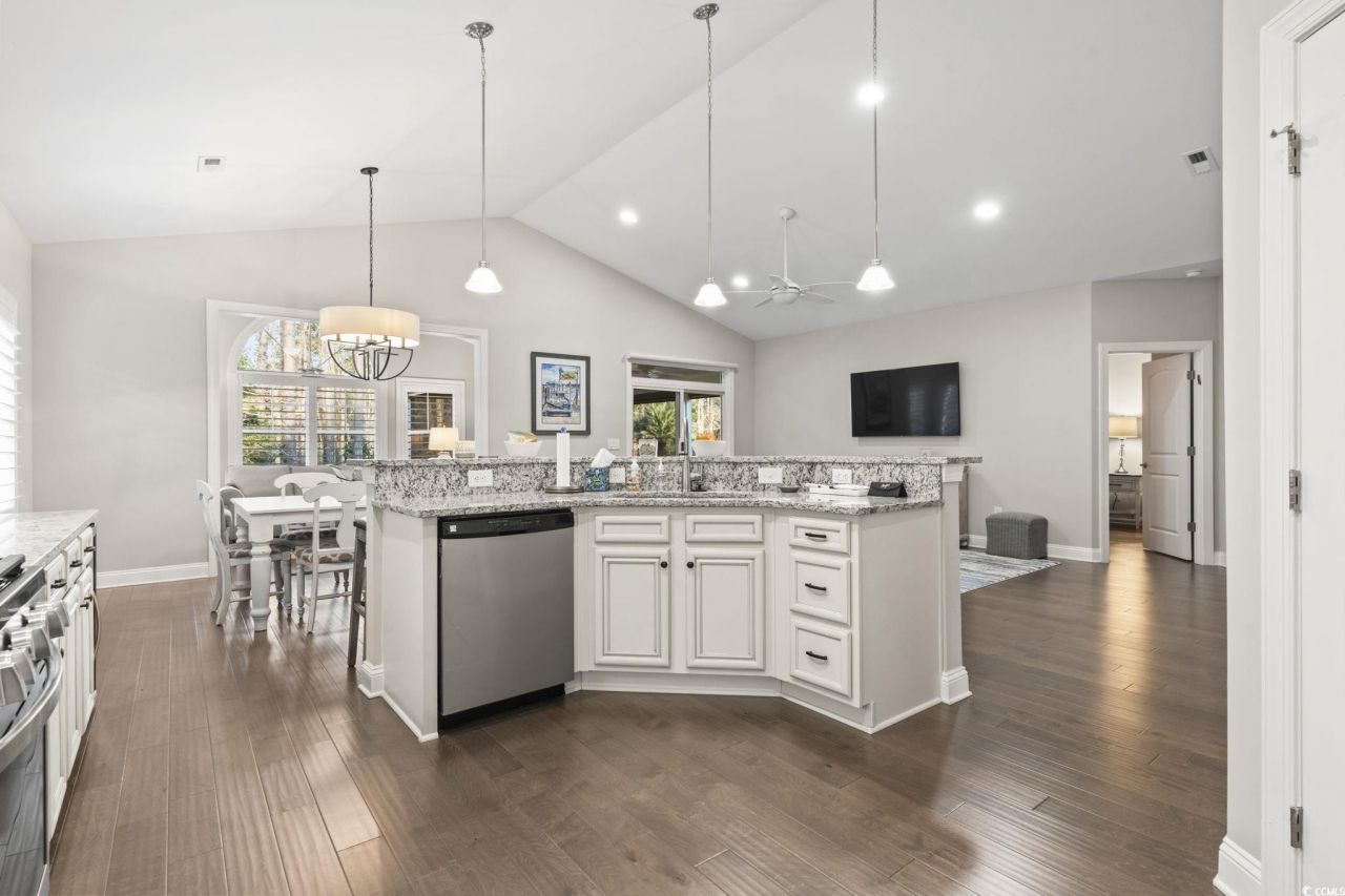 636 Elmwood Circle Photo 6