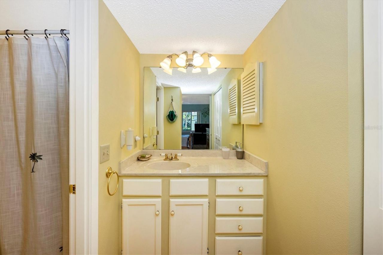 5219 Lake Village Drive, Unit 21, Sarasota, FL 34235 Photo