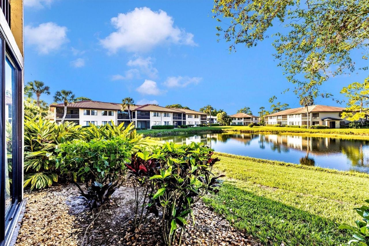 5219 Lake Village Drive, Unit 21, Sarasota, FL 34235 Photo