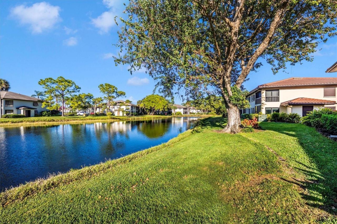 5219 Lake Village Drive, Unit 21, Sarasota, FL 34235 Photo