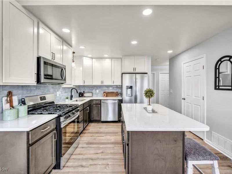 33418 Lake Shore Boulevard, Eastlake, OH 44095 Photo 13