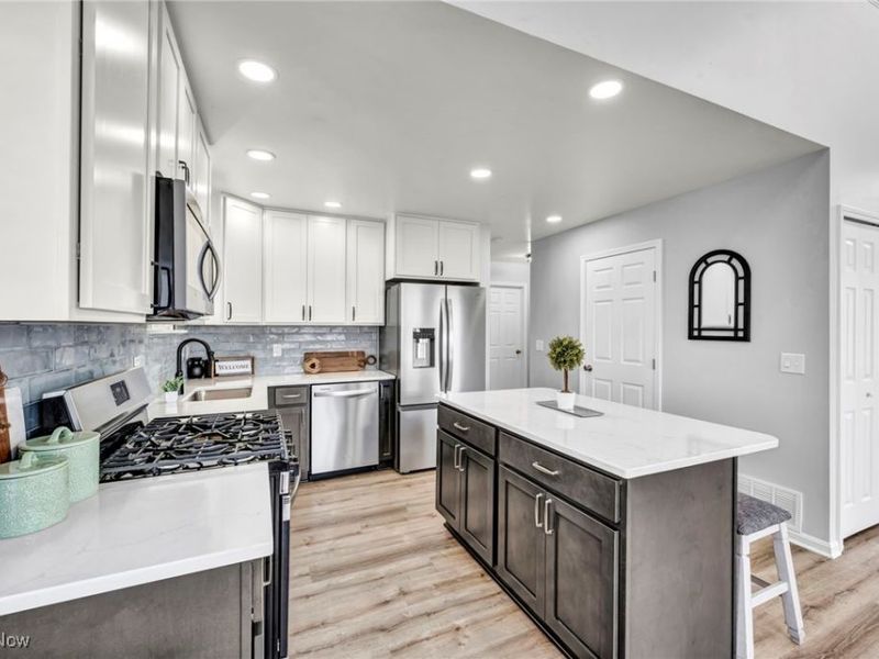 33418 Lake Shore Boulevard, Eastlake, OH 44095 Photo 14