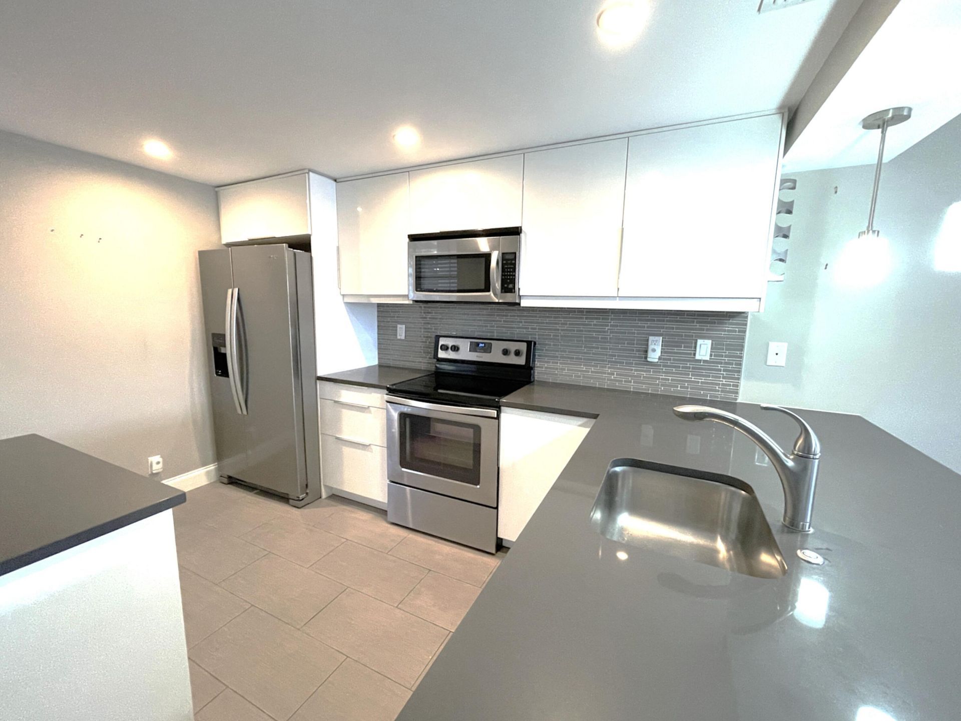 3 Royal Palm Way, Unit 205, Boca Raton, FL 33432 Photo