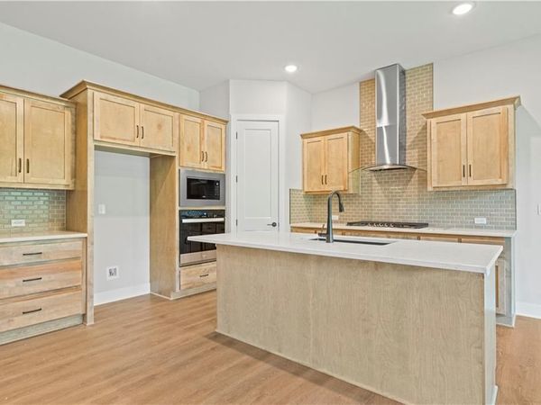 1565 Grayhawk Drive, Basehor, KS 66007