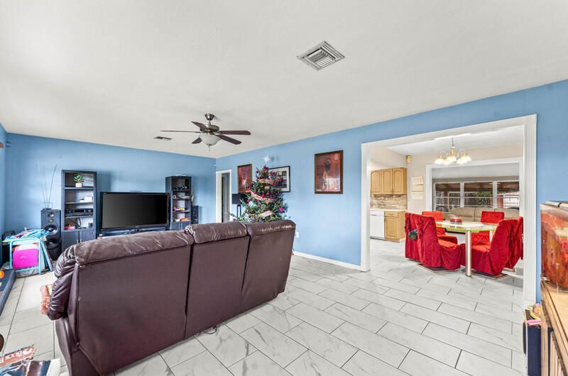 305 Henthorne Drive, Palm Springs, FL 33461 Photo