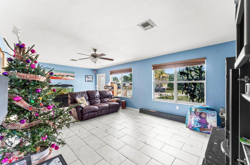 305 Henthorne Drive, Palm Springs, FL 33461 Photo