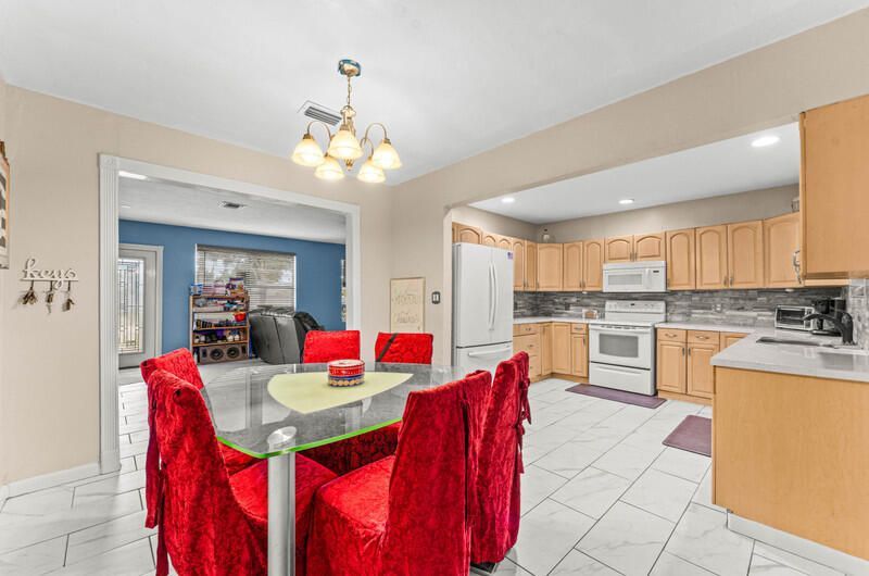 305 Henthorne Drive, Palm Springs, FL 33461 Photo