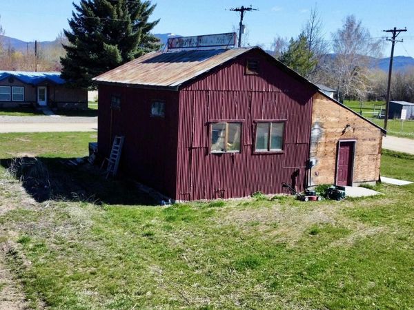 101 2nd St E, Fairfield, ID 83327