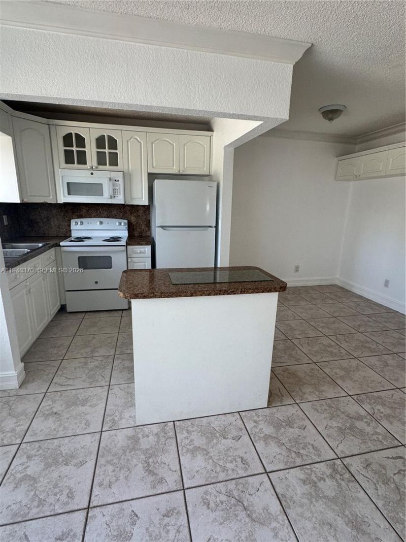 7910 Taft St, Unit 309, Pembroke Pines, FL 33024 Photo