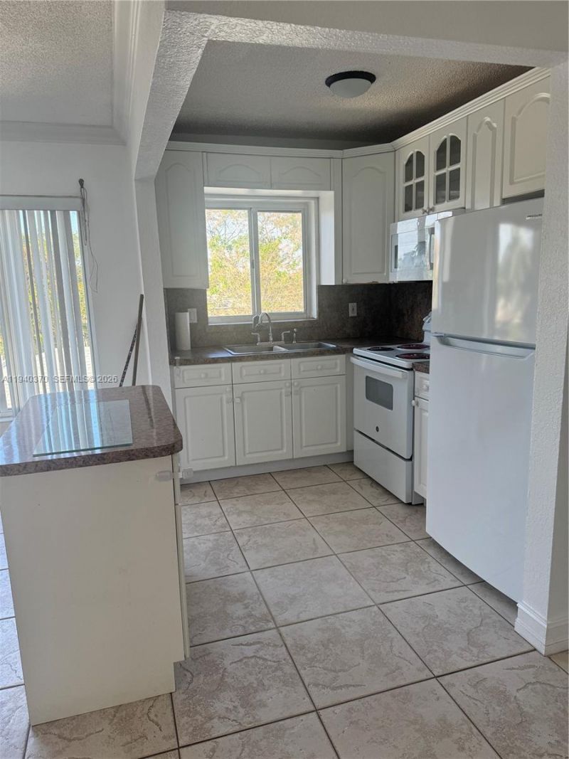 7910 Taft St, Unit 309, Pembroke Pines, FL 33024 Photo