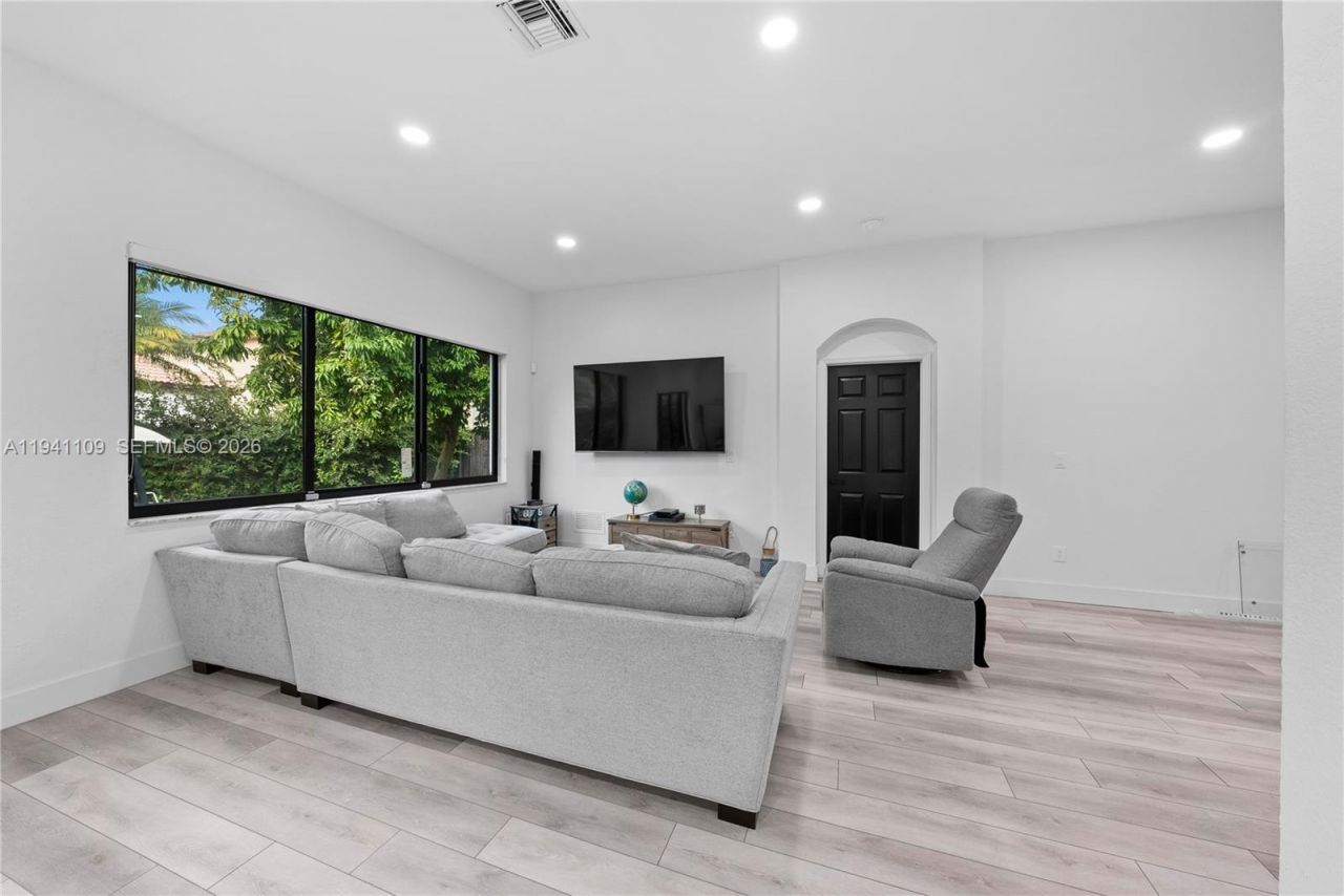 918 NE 36th Ave, Homestead, FL 33033 Photo