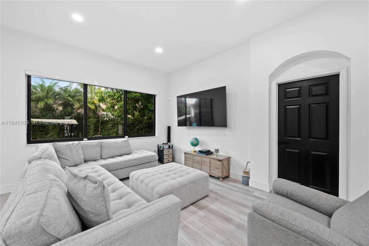 918 NE 36th Ave, Homestead, FL 33033 Photo