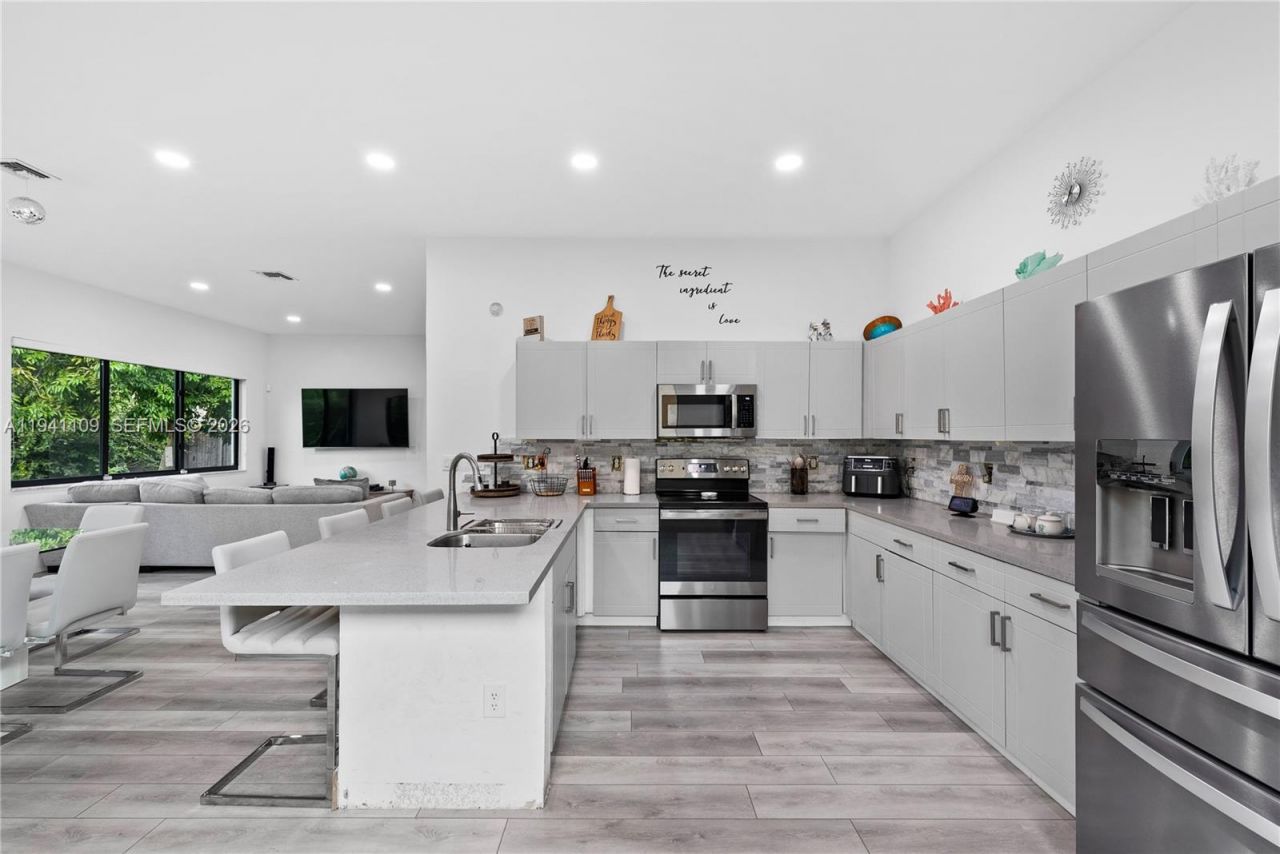 918 NE 36th Ave, Homestead, FL 33033 Photo