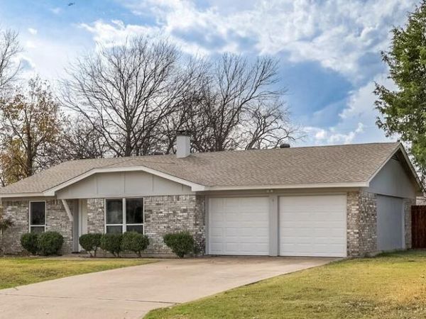 341 NW Summercrest Boulevard, Burleson, TX 76028