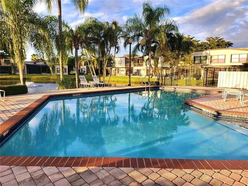 956 Mockingbird, Unit 506, Plantation, FL 33324 Photo