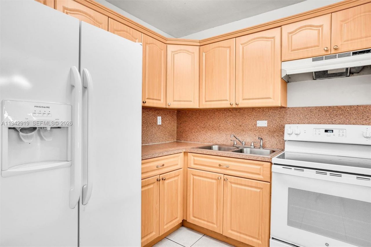 8990 SW 24th St, Unit 33, Miami, FL 33165 Photo