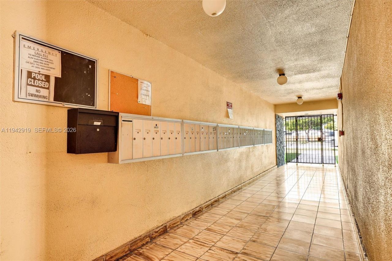 8990 SW 24th St, Unit 33, Miami, FL 33165 Photo