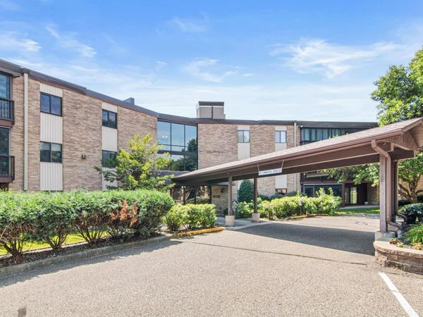 2670 Oxford Street N, Unit 230, Roseville, MN 55113