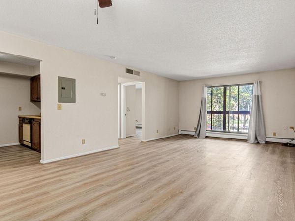 2670 Oxford Street N, Unit 230, Roseville, MN 55113