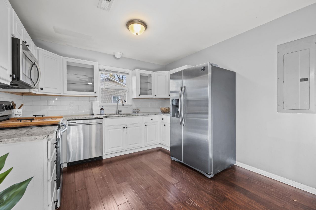 4405 Clovewood Street Photo 10