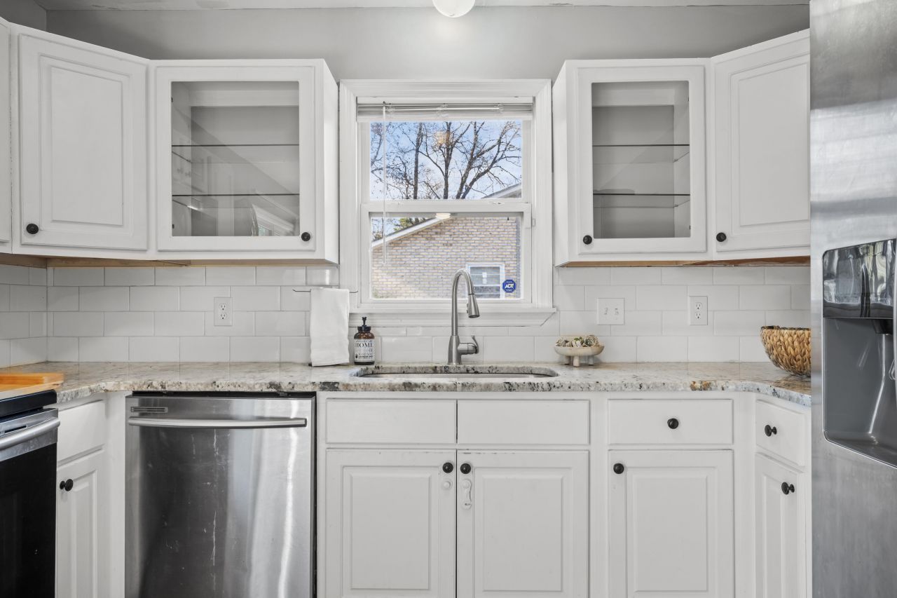 4405 Clovewood Street Photo 11