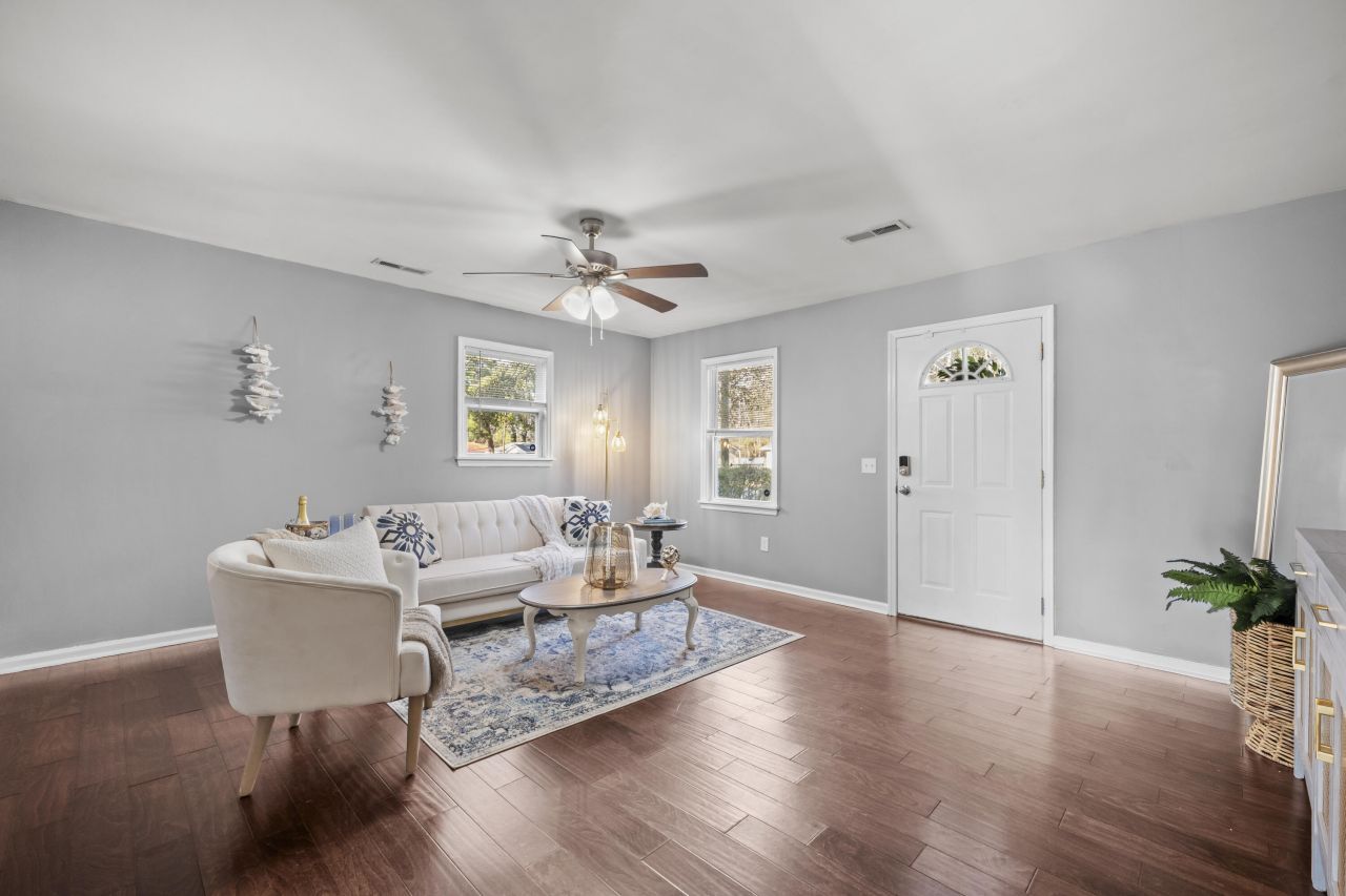 4405 Clovewood Street Photo 6