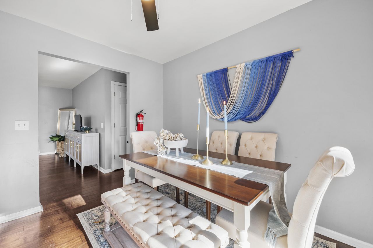 4405 Clovewood Street Photo 8