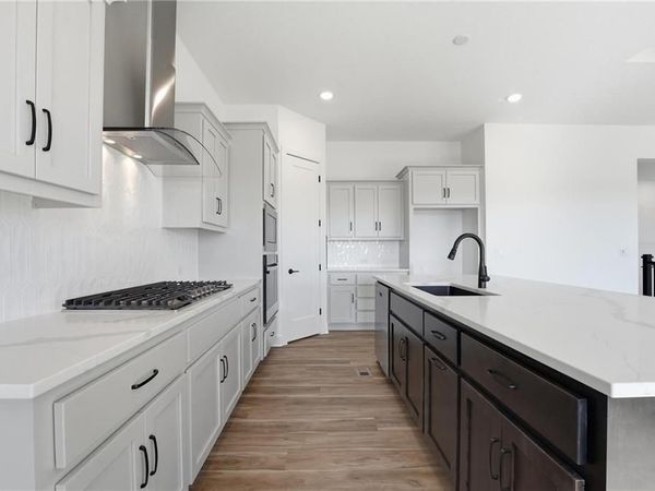 1599 Grayhawk Drive, Basehor, KS 66007