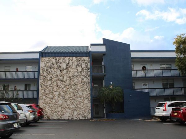 3200 Holiday Springs Boulevard, Unit 105, Margate, FL 33063