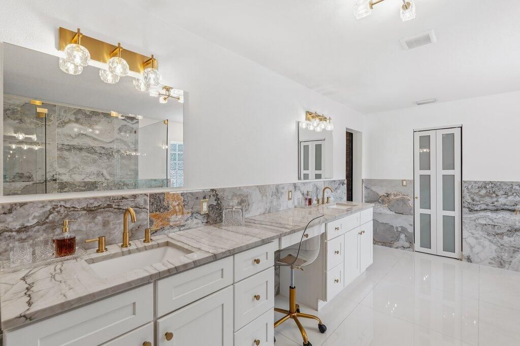 5867 NW Leah Drive, Port Saint Lucie, FL 34986 Photo