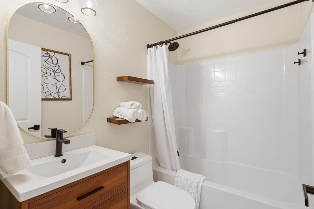 5867 NW Leah Drive, Port Saint Lucie, FL 34986 Photo