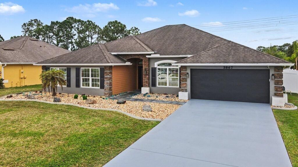 5867 NW Leah Drive, Port Saint Lucie, FL 34986 Photo