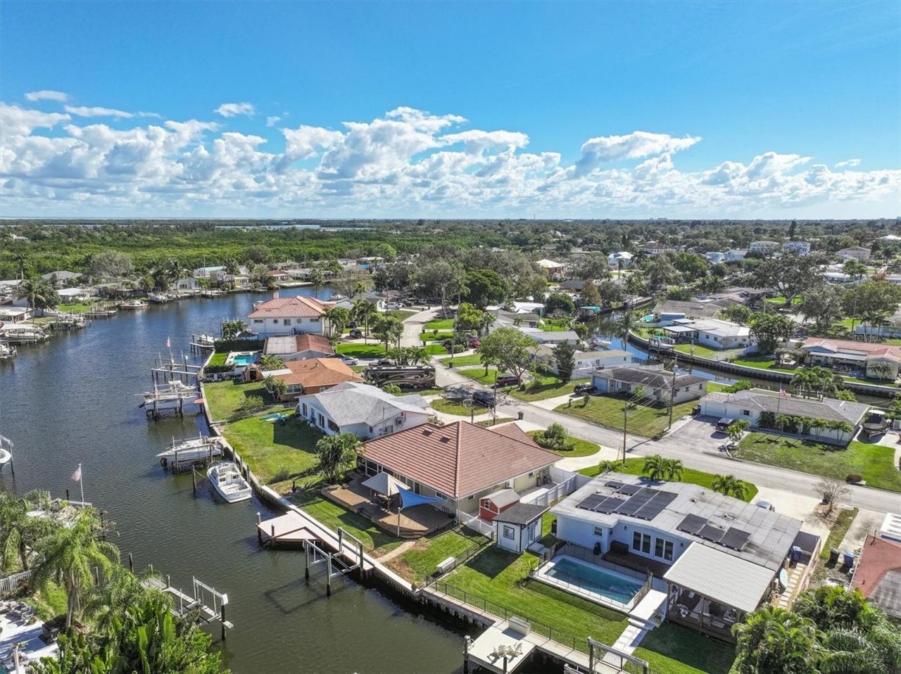 9453 Treasure Lane Ne, Saint Petersburg, FL 33702 Main Photo