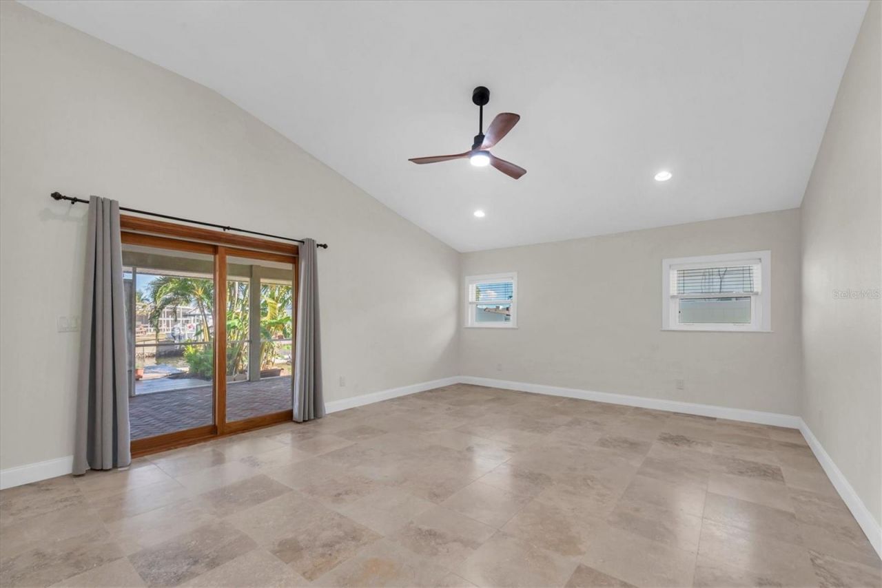 9453 Treasure Lane Ne, Saint Petersburg, FL 33702 Photo